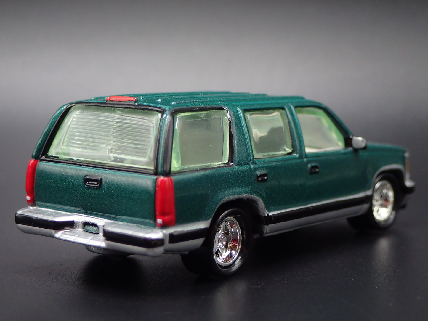 1995-2000 CHEVY CHEVROLET TAHOE GREEN RARE 1:64 SCALE DIORAMA DIECAST MODEL CAR