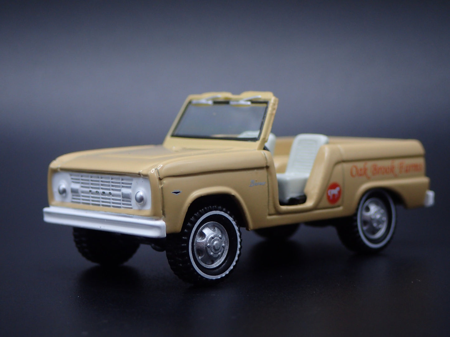 1967 67 FORD BRONCO OAK BROOK FARMS 1:64 SCALE COLLECTIBLE DIECAST MODEL CAR