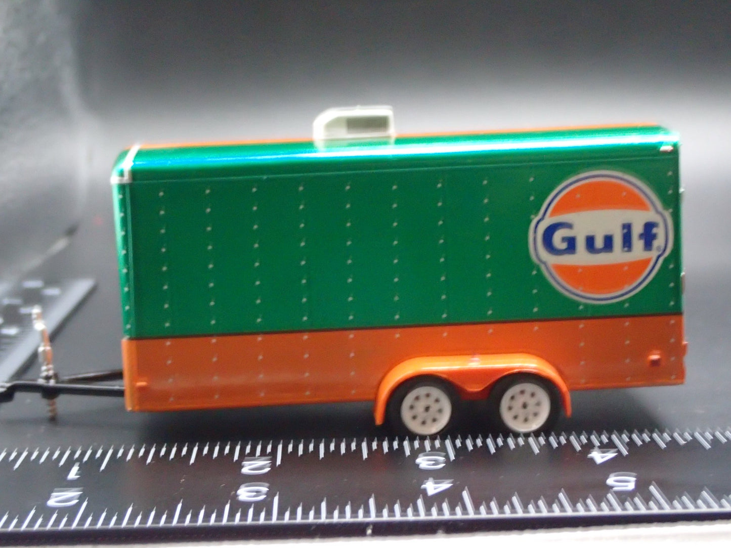 GULF OIL ENCLOSED CAR TOY HAULER TRAILER W OPENING DOOR 1:64 SCALE DIORAMA MODEL