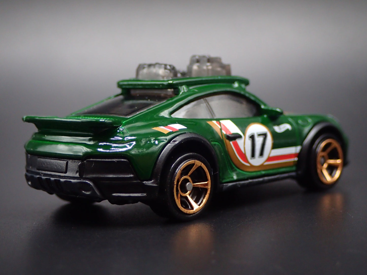 1985 85 PORSCHE 911 RALLYE 1:64 SCALE COLLECTIBLE DIORAMA DIECAST MODEL CAR