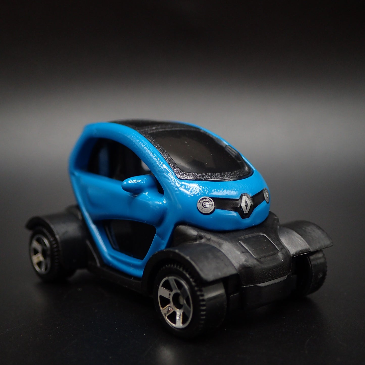 2012-2023 RENAULT TWIZY BLUE 1:64 SCALE COLLECTIBLE DIORAMA DIECAST MODEL CAR