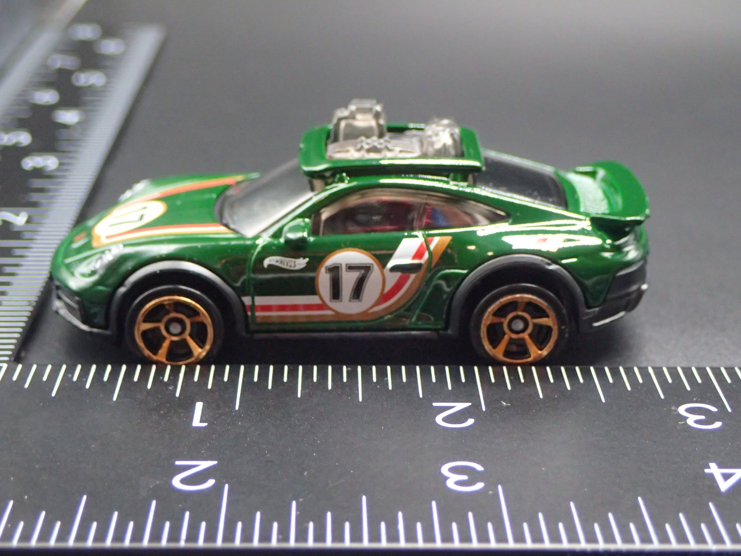 1985 85 PORSCHE 911 RALLYE 1:64 SCALE COLLECTIBLE DIORAMA DIECAST MODEL CAR