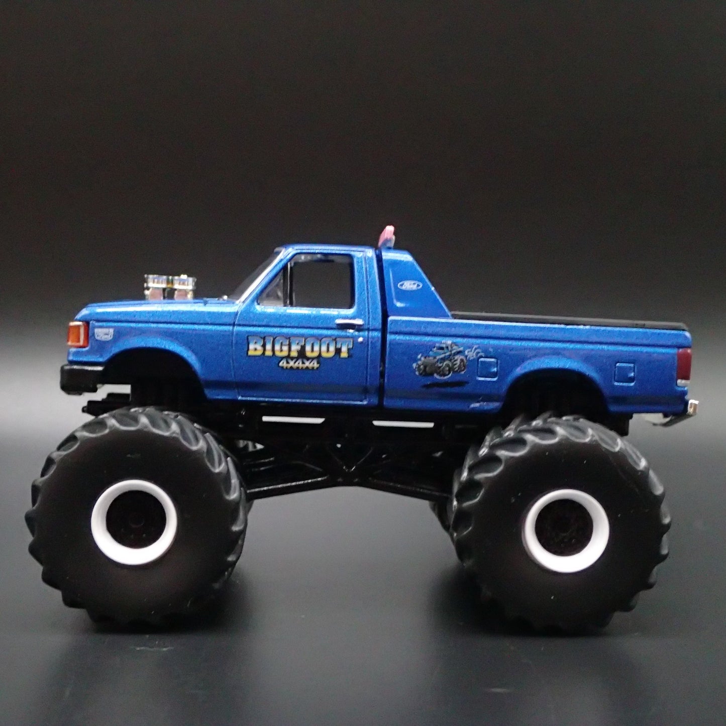 BIGFOOT #6 MONSTER TRUCK 1987 FORD F250 1/64 SCALE COLLECTIBLE DIECAST MODEL CAR