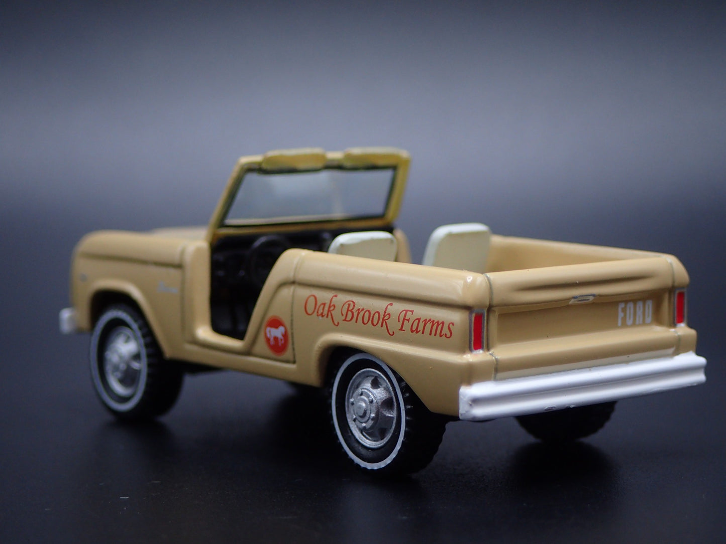 1967 67 FORD BRONCO OAK BROOK FARMS 1:64 SCALE COLLECTIBLE DIECAST MODEL CAR