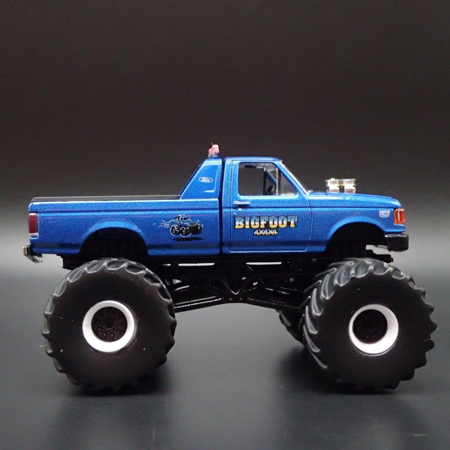 BIGFOOT #6 MONSTER TRUCK 1987 FORD F250 1/64 SCALE COLLECTIBLE DIECAST MODEL CAR