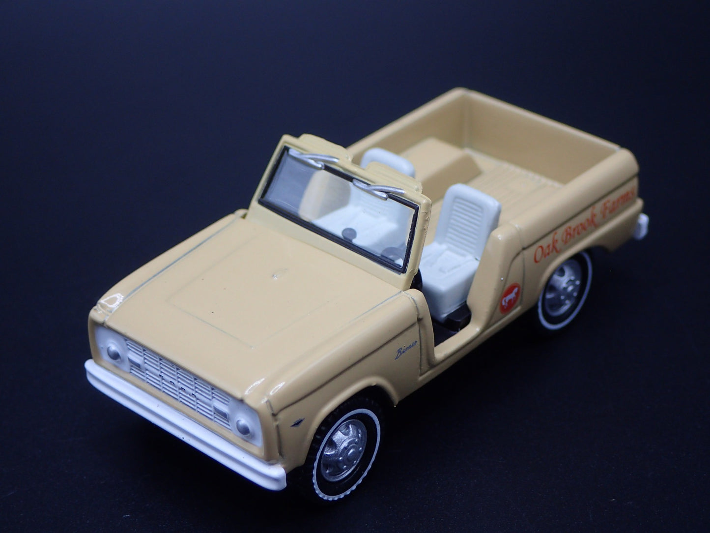 1967 67 FORD BRONCO OAK BROOK FARMS 1:64 SCALE COLLECTIBLE DIECAST MODEL CAR