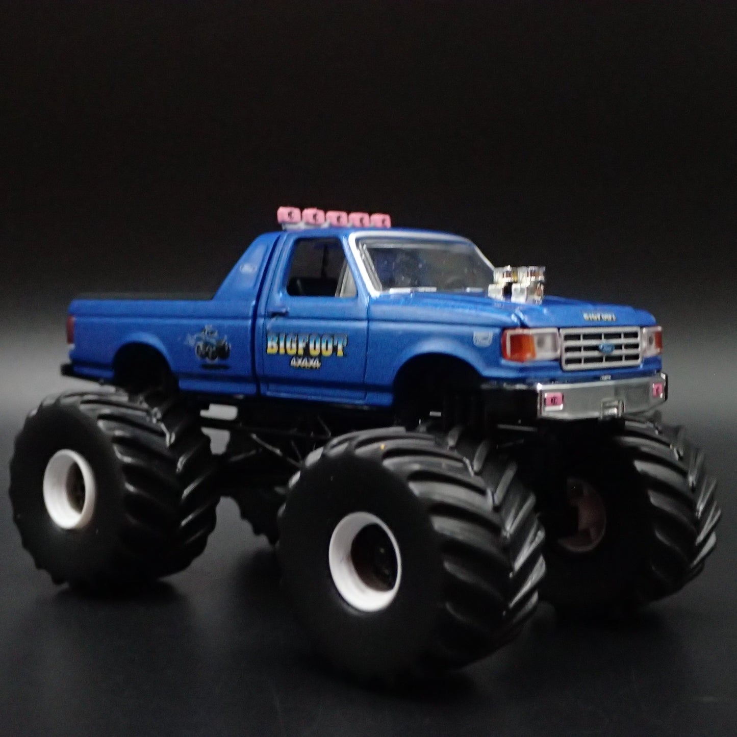 BIGFOOT #6 MONSTER TRUCK 1987 FORD F250 1/64 SCALE COLLECTIBLE DIECAST MODEL CAR