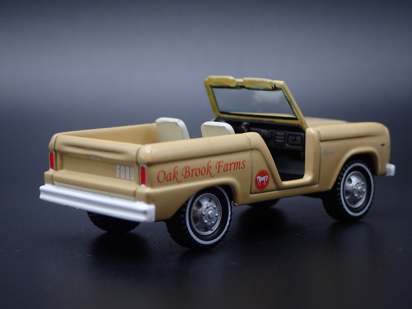 1967 67 FORD BRONCO OAK BROOK FARMS 1:64 SCALE COLLECTIBLE DIECAST MODEL CAR