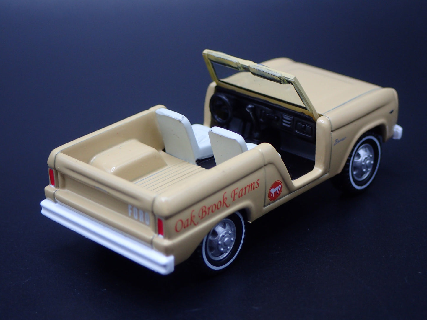 1967 67 FORD BRONCO OAK BROOK FARMS 1:64 SCALE COLLECTIBLE DIECAST MODEL CAR