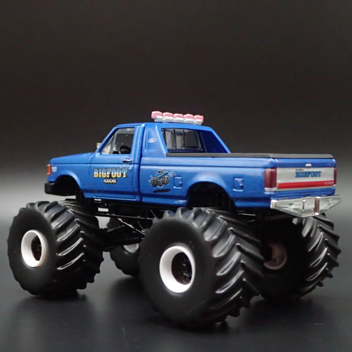 BIGFOOT #6 MONSTER TRUCK 1987 FORD F250 1/64 SCALE COLLECTIBLE DIECAST MODEL CAR