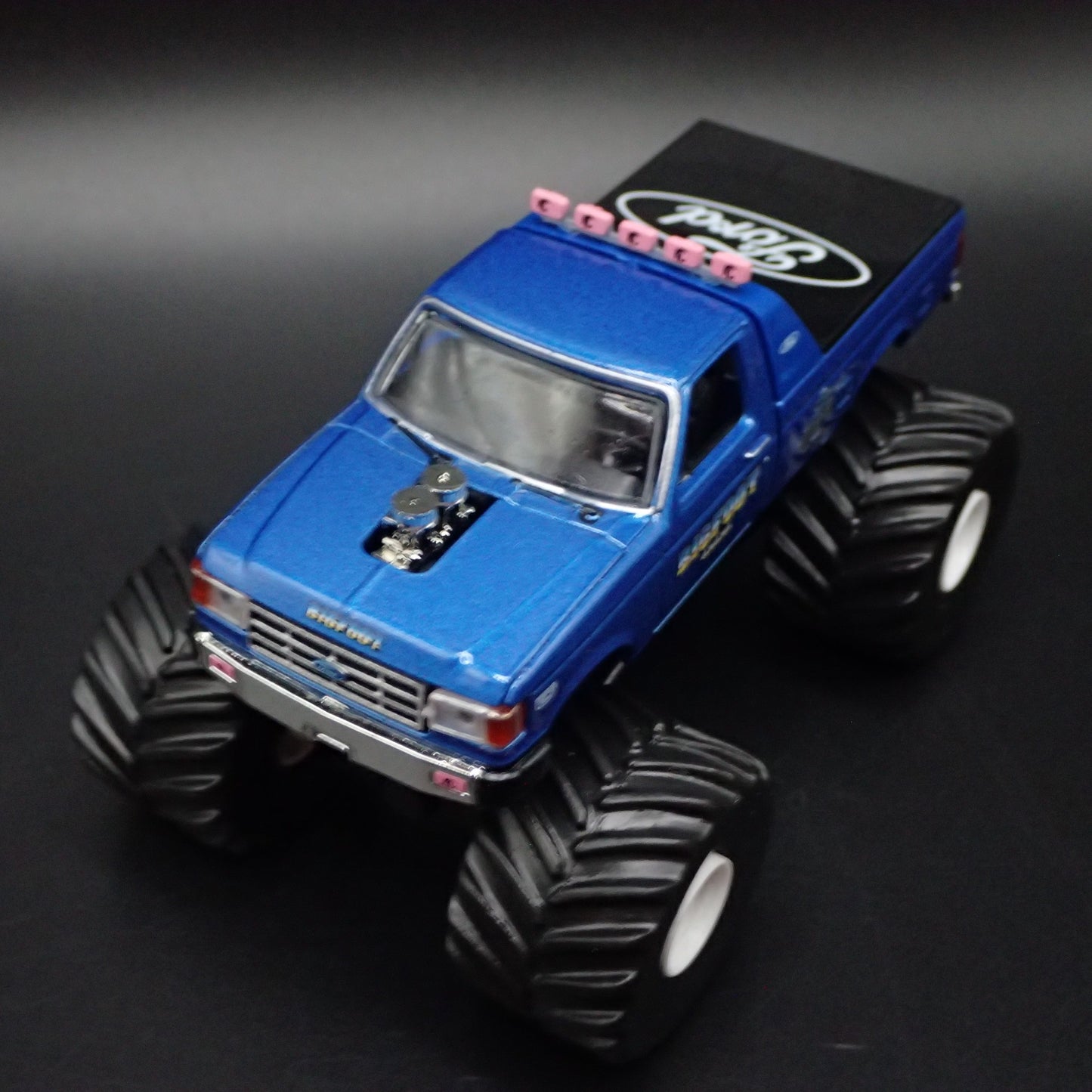 BIGFOOT #6 MONSTER TRUCK 1987 FORD F250 1/64 SCALE COLLECTIBLE DIECAST MODEL CAR