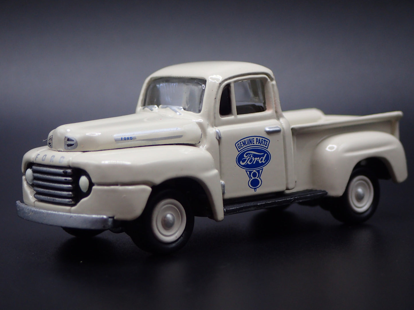 1950 50 FORD PICKUP TRUCK F1 1:64 SCALE COLLECTIBLE DIORAMA DIECAST MODEL CAR