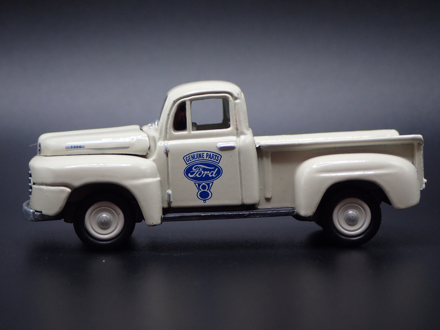 1950 50 FORD PICKUP TRUCK F1 1:64 SCALE COLLECTIBLE DIORAMA DIECAST MODEL CAR