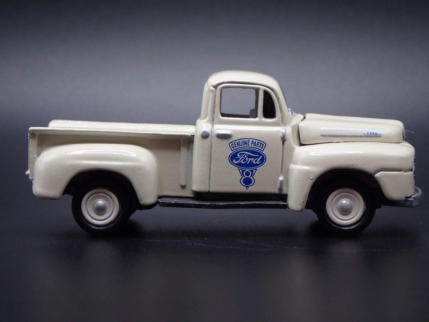 1950 50 FORD PICKUP TRUCK F1 1:64 SCALE COLLECTIBLE DIORAMA DIECAST MODEL CAR
