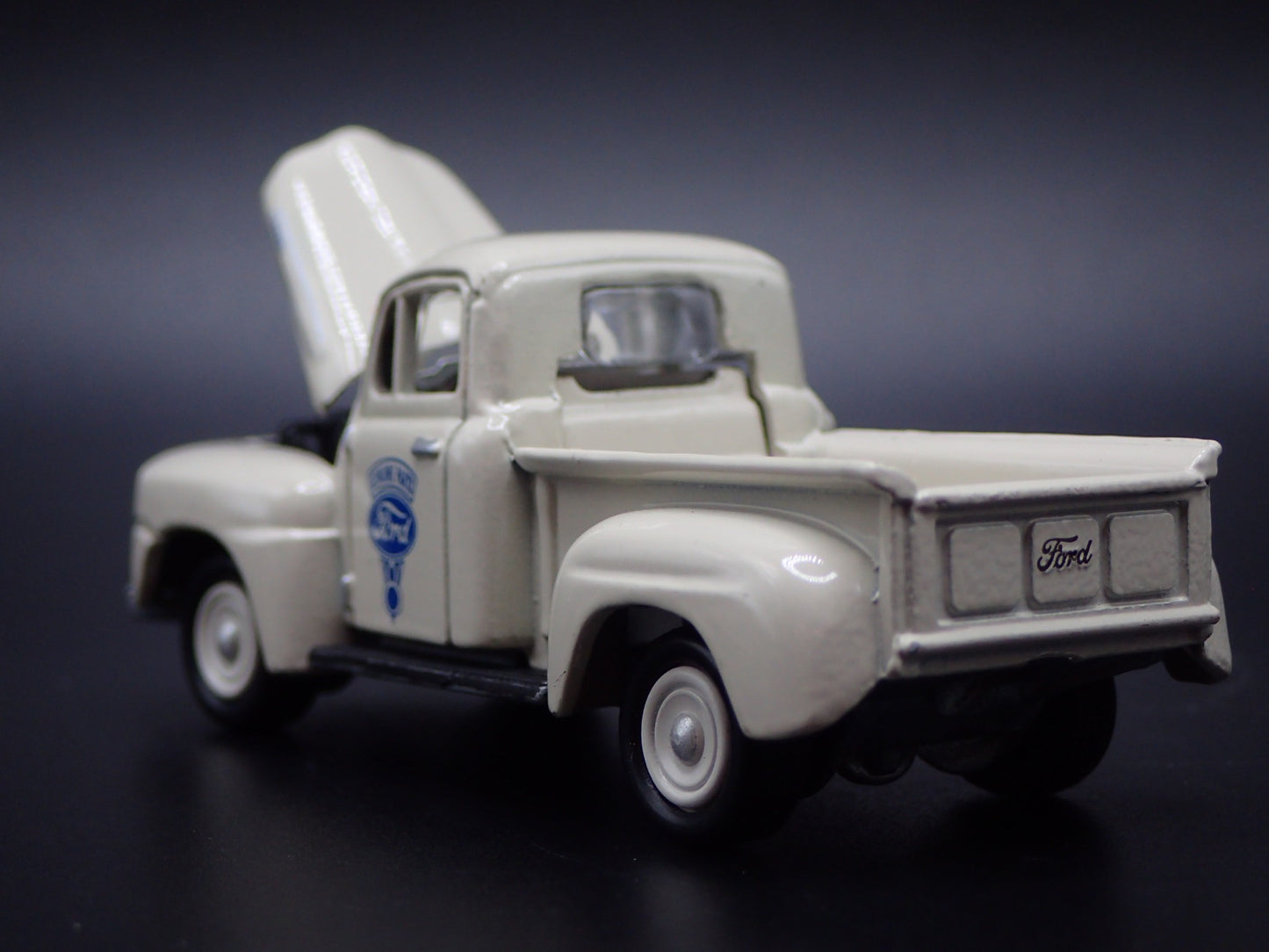 1950 50 FORD PICKUP TRUCK F1 1:64 SCALE COLLECTIBLE DIORAMA DIECAST MODEL CAR