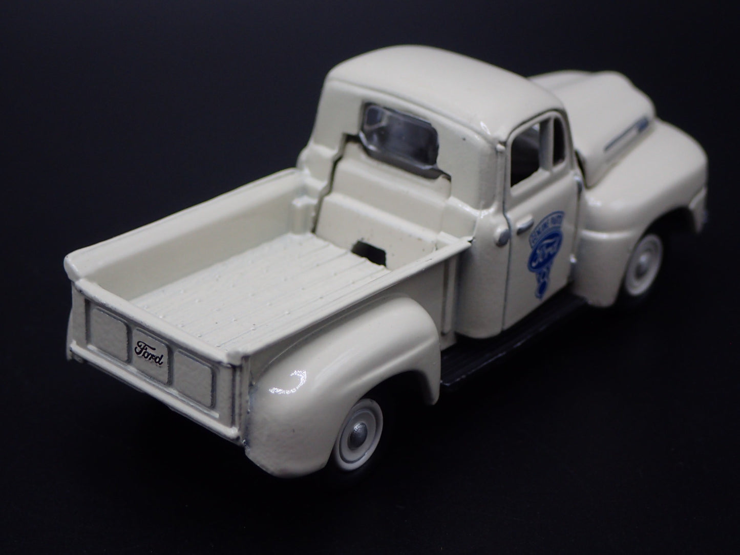 1950 50 FORD PICKUP TRUCK F1 1:64 SCALE COLLECTIBLE DIORAMA DIECAST MODEL CAR