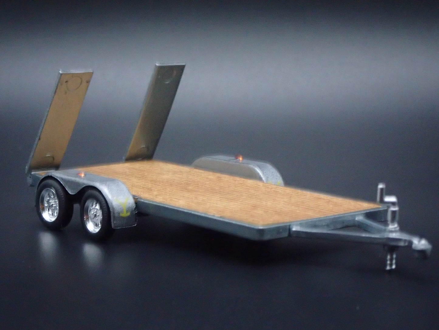 FLATBED CAR HAULER TRAILER  WITH LOADING RAMPS 1:64 SCALE DIORAMA PROP MODEL