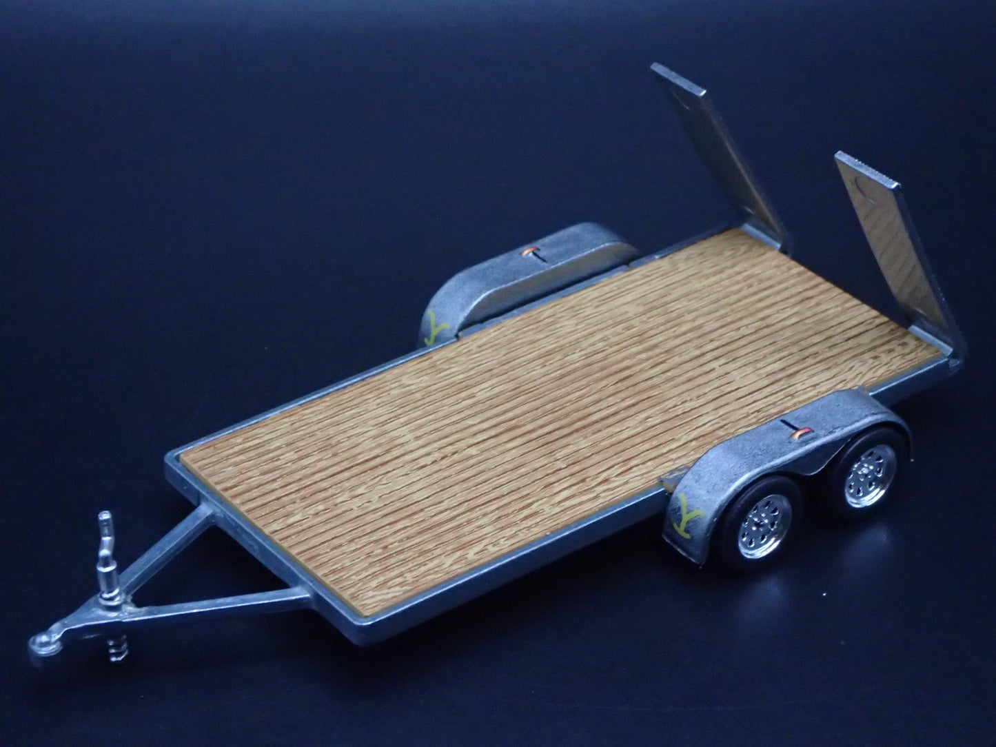 FLATBED CAR HAULER TRAILER  WITH LOADING RAMPS 1:64 SCALE DIORAMA PROP MODEL