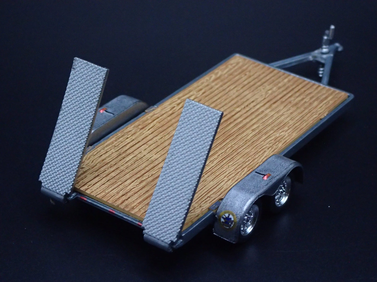 FLATBED CAR HAULER TRAILER  WITH LOADING RAMPS 1:64 SCALE DIORAMA PROP MODEL