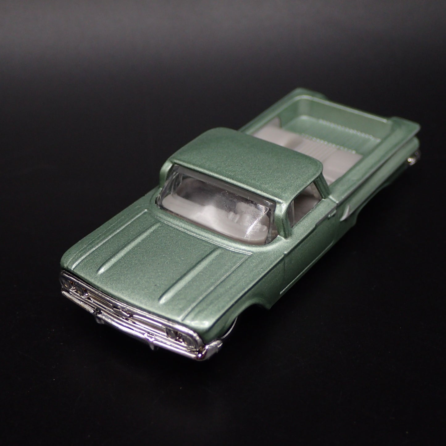 1960 60 CHEVY CHEVROLET EL CAMINO GREEN 1/64 SCALE COLLECTIBLE DIECAST MODEL CAR