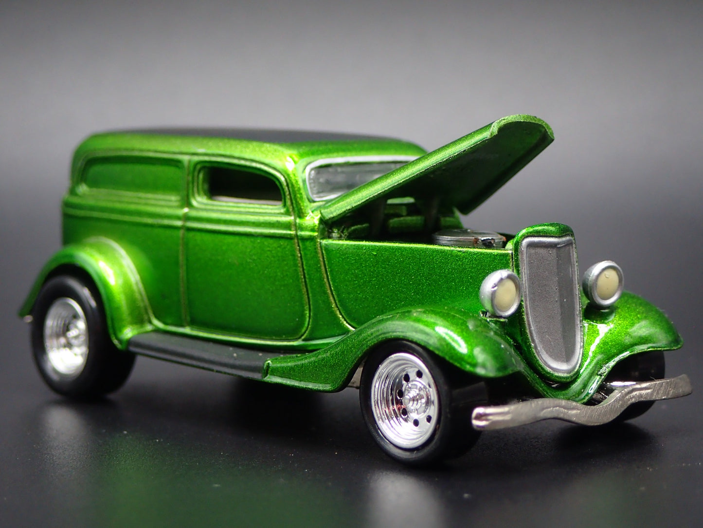 1933 33 FORD DELIVERY GREEN 1:64 SCALE COLLECTIBLE DIORAMA DIECAST MODEL CAR