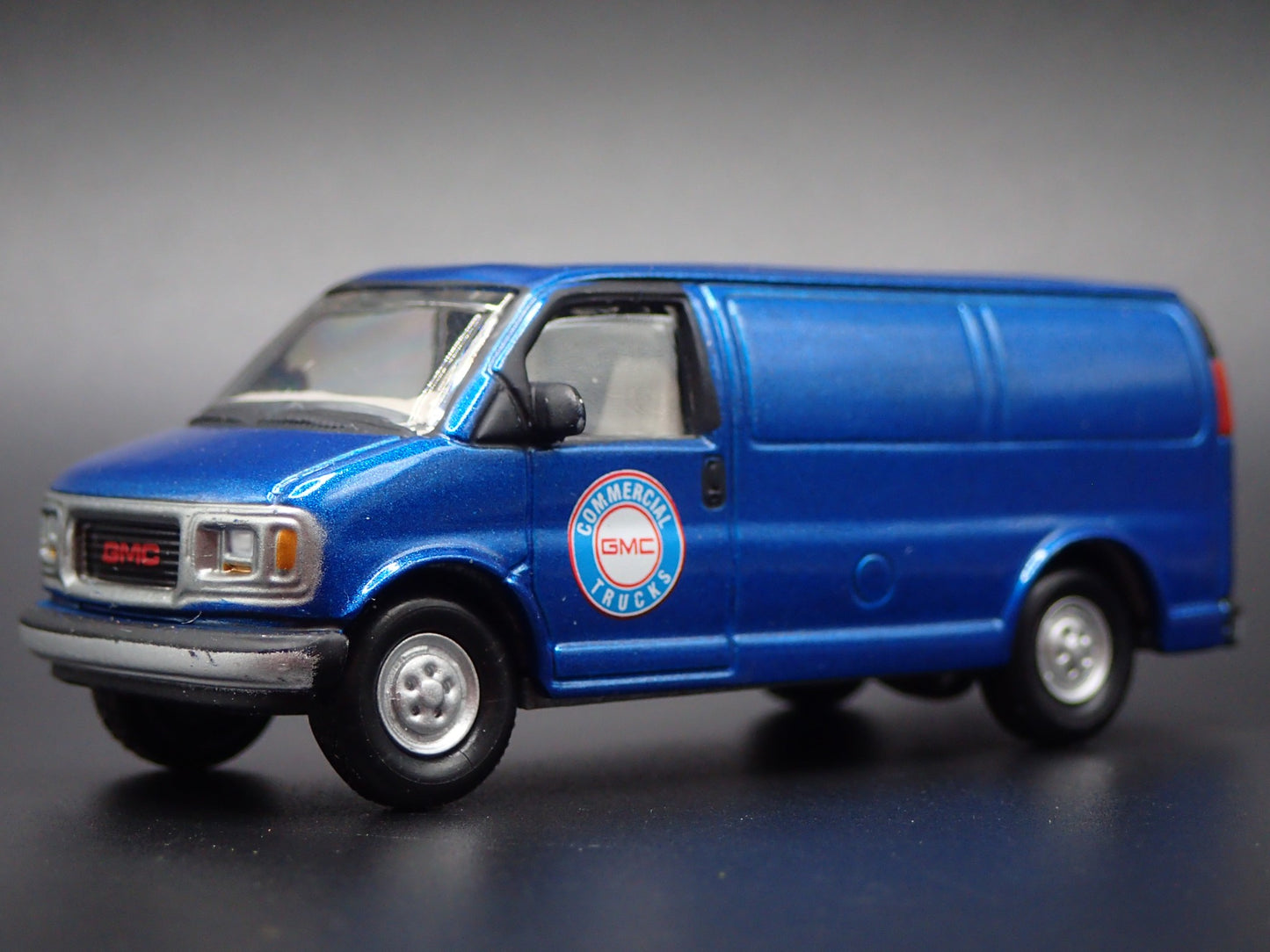 1996-2002 GMC 2500 VAN BLUE 1:64 SCALE COLLECTIBLE DIORAMA DIECAST MODEL CAR