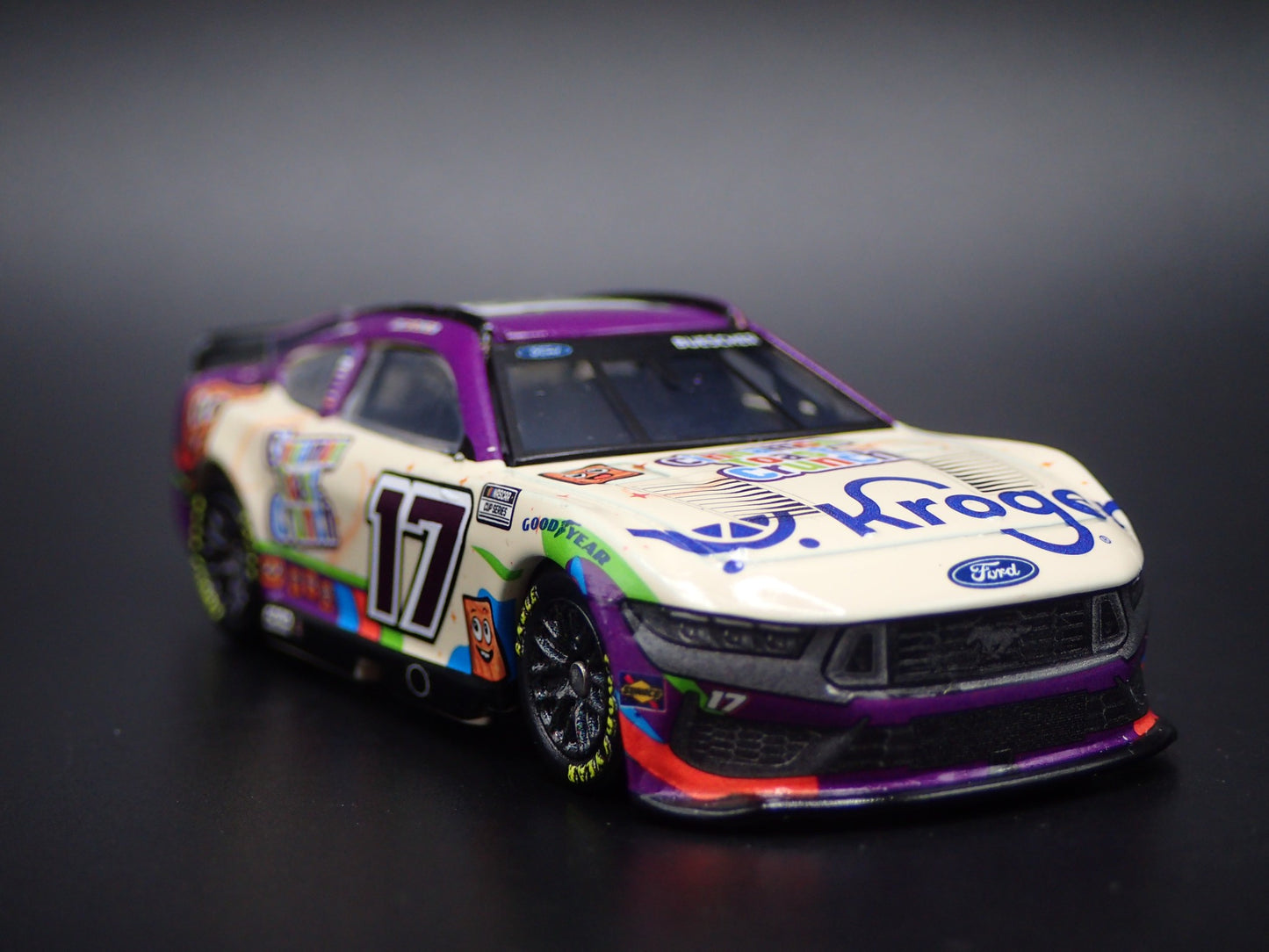 2025 FORD MUSTANG 17 CHRIS BUESCHER CINNAMON TOAST NASCAR 1:64 SCALE DIECAST CAR