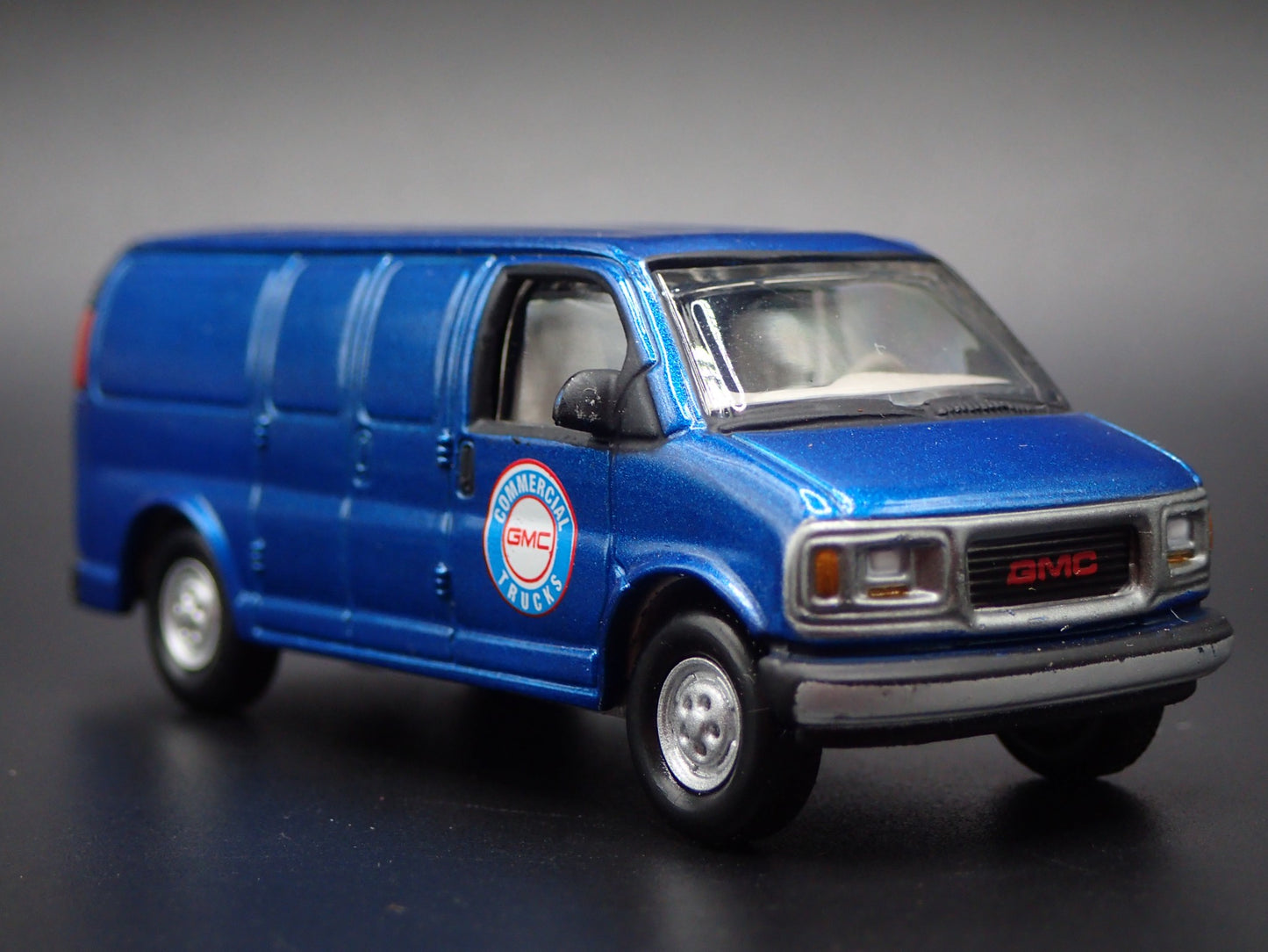 1996-2002 GMC 2500 VAN BLUE 1:64 SCALE COLLECTIBLE DIORAMA DIECAST MODEL CAR