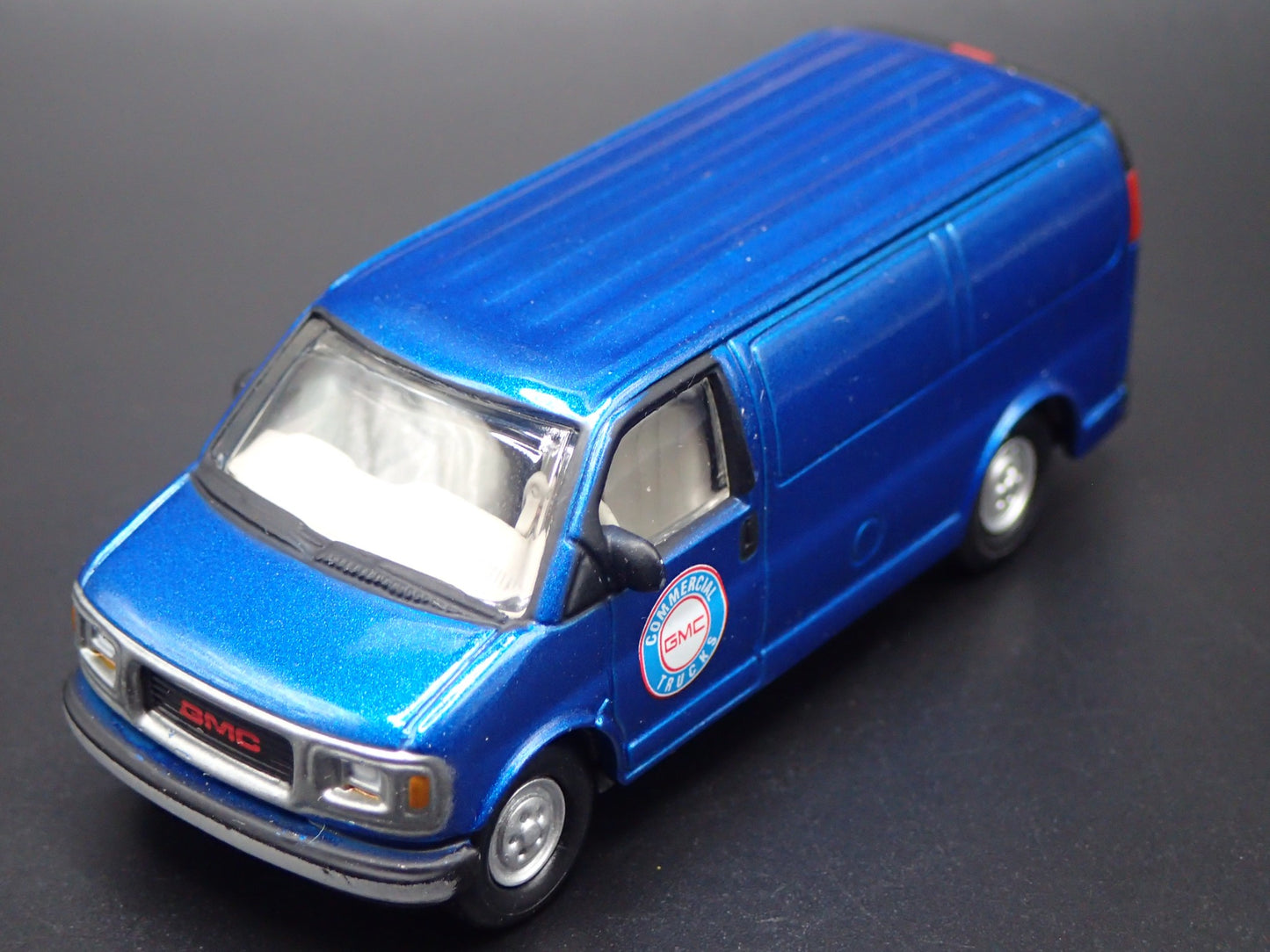 1996-2002 GMC 2500 VAN BLUE 1:64 SCALE COLLECTIBLE DIORAMA DIECAST MODEL CAR
