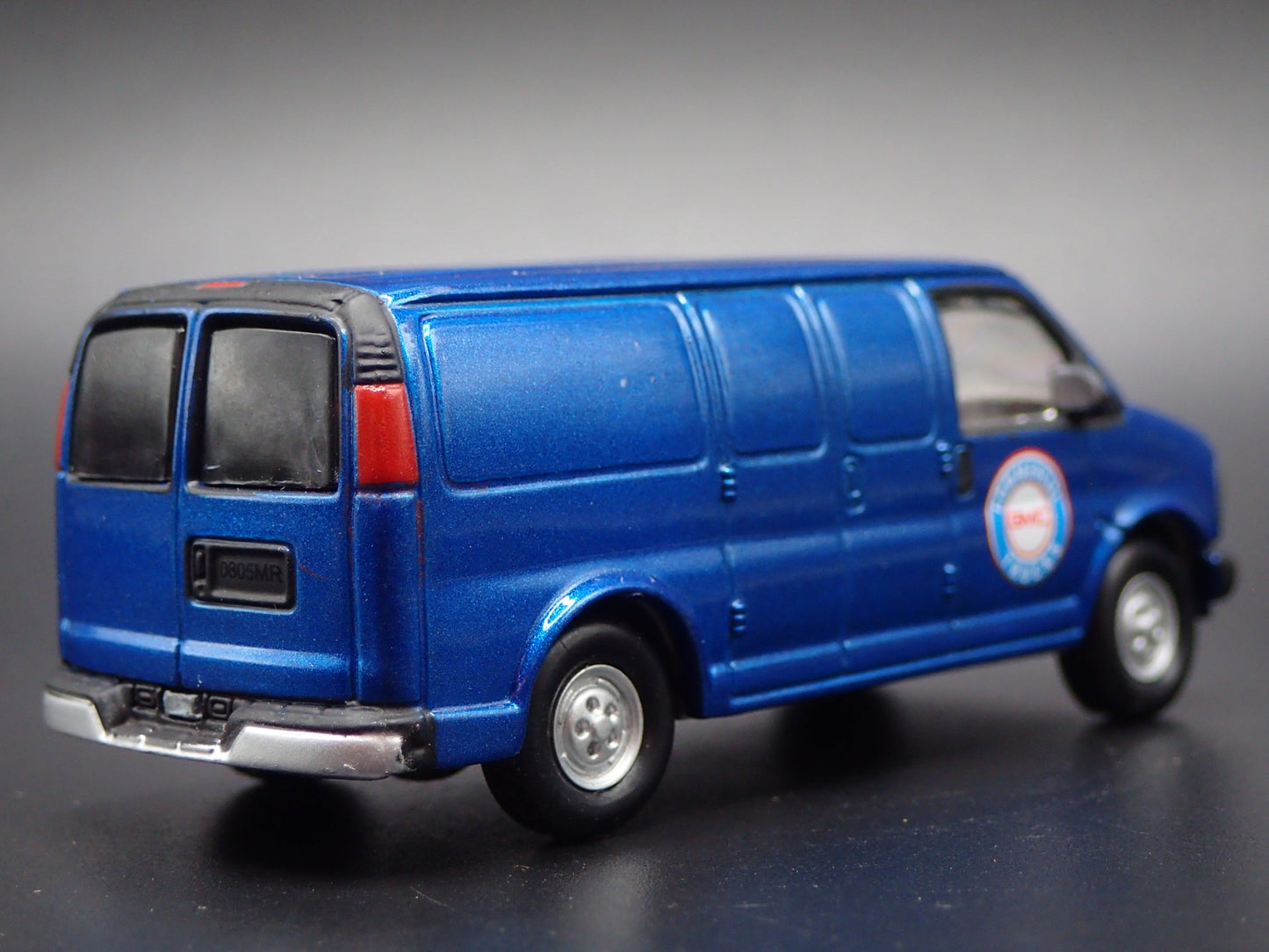 1996-2002 GMC 2500 VAN BLUE 1:64 SCALE COLLECTIBLE DIORAMA DIECAST MODEL CAR