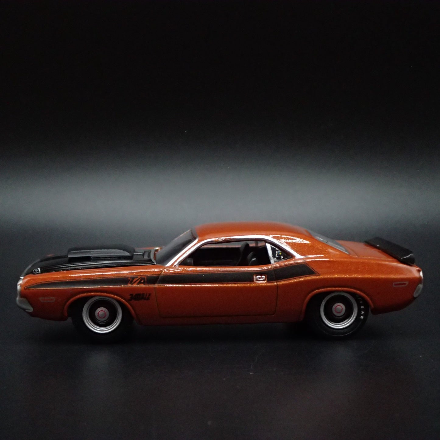 1970 70 DODGE CHALLENGER TA T/A 1/64 SCALE COLLECTIBLE DIORAMA DIECAST MODEL CAR