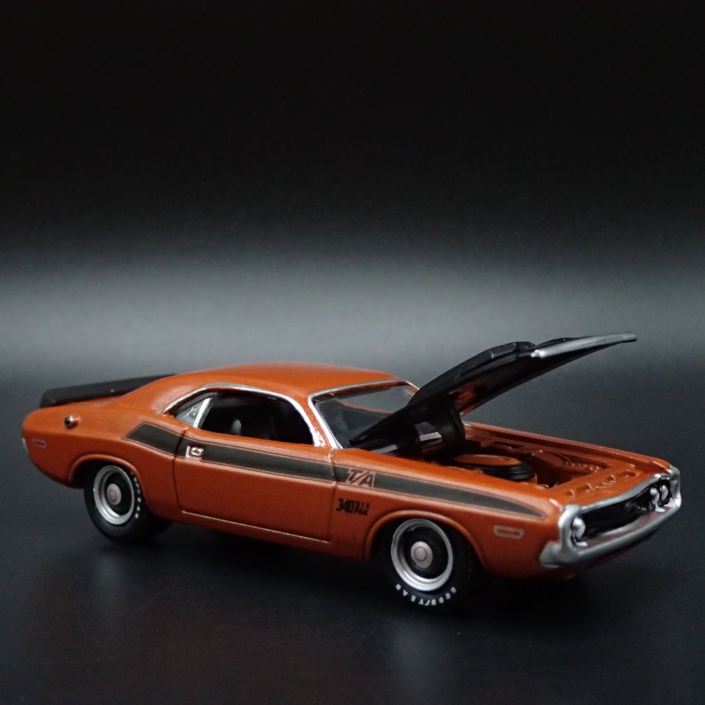 1970 70 DODGE CHALLENGER TA T/A 1/64 SCALE COLLECTIBLE DIORAMA DIECAST MODEL CAR