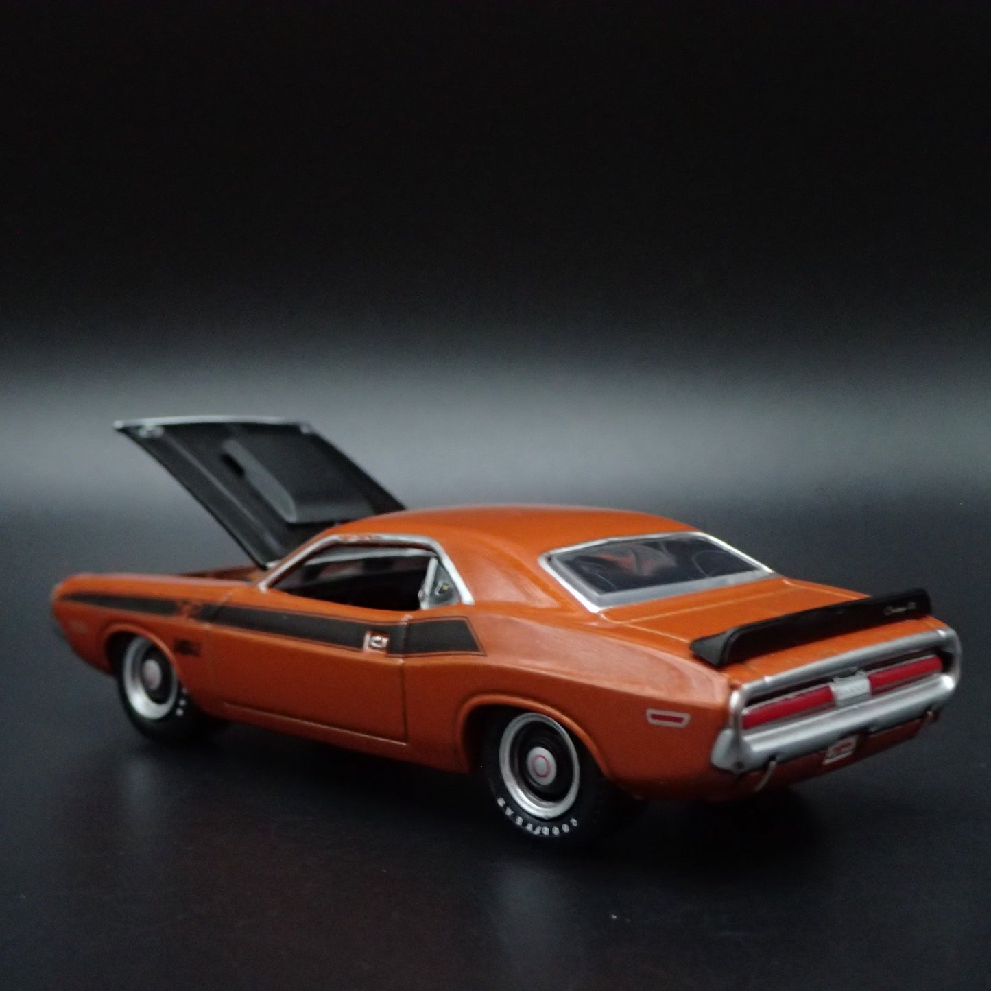 1970 70 DODGE CHALLENGER TA T/A 1/64 SCALE COLLECTIBLE DIORAMA DIECAST MODEL CAR
