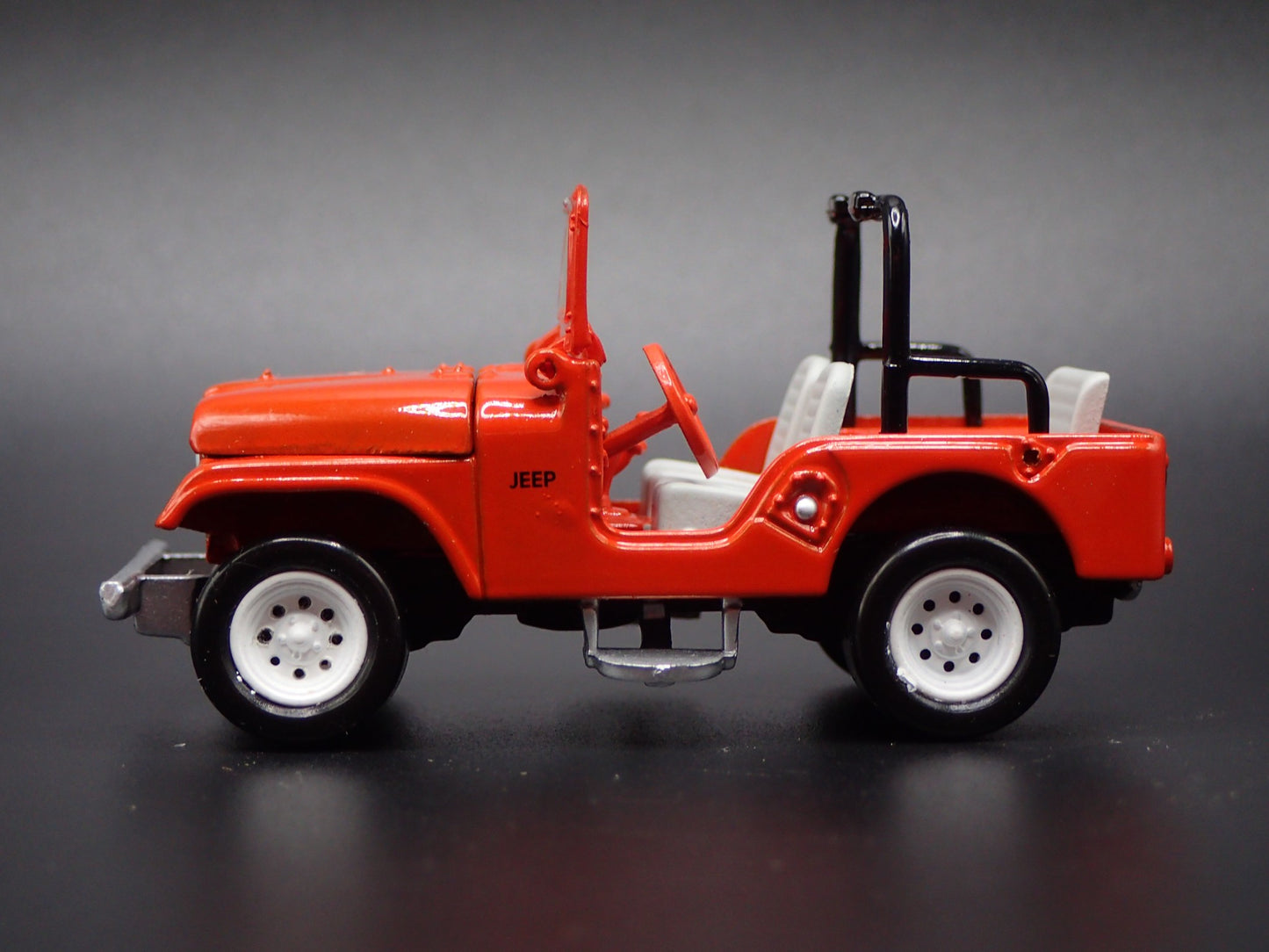 1944-1986 JEEP CJ5 RED RARE 1/64 SCALE COLLECTIBLE DIORAMA DIECAST MODEL CAR