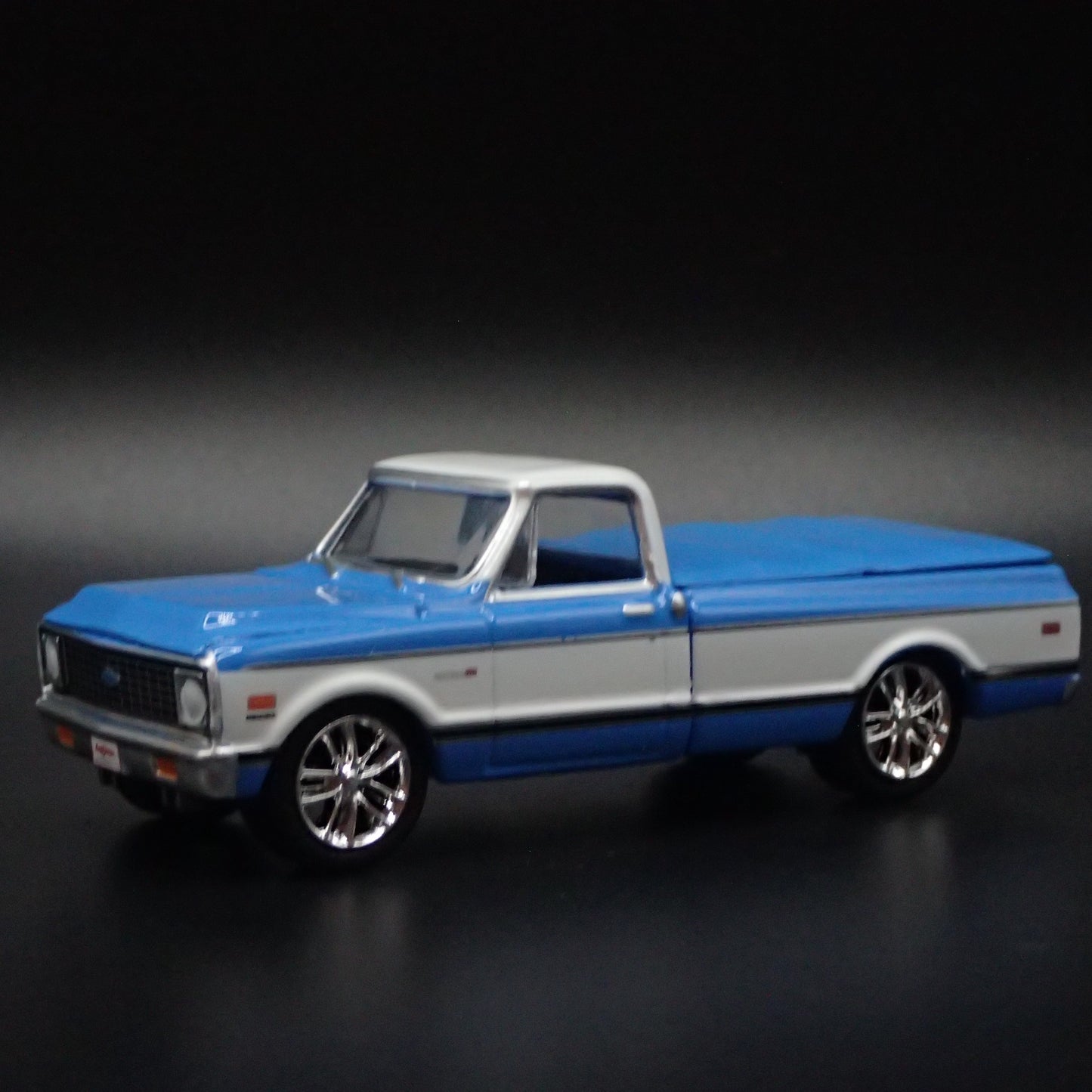 1971 71 CHEVY CHEVROLET C10 PICKUP TRUCK 1/64 SCALE DIORAMA DIECAST MODEL CAR