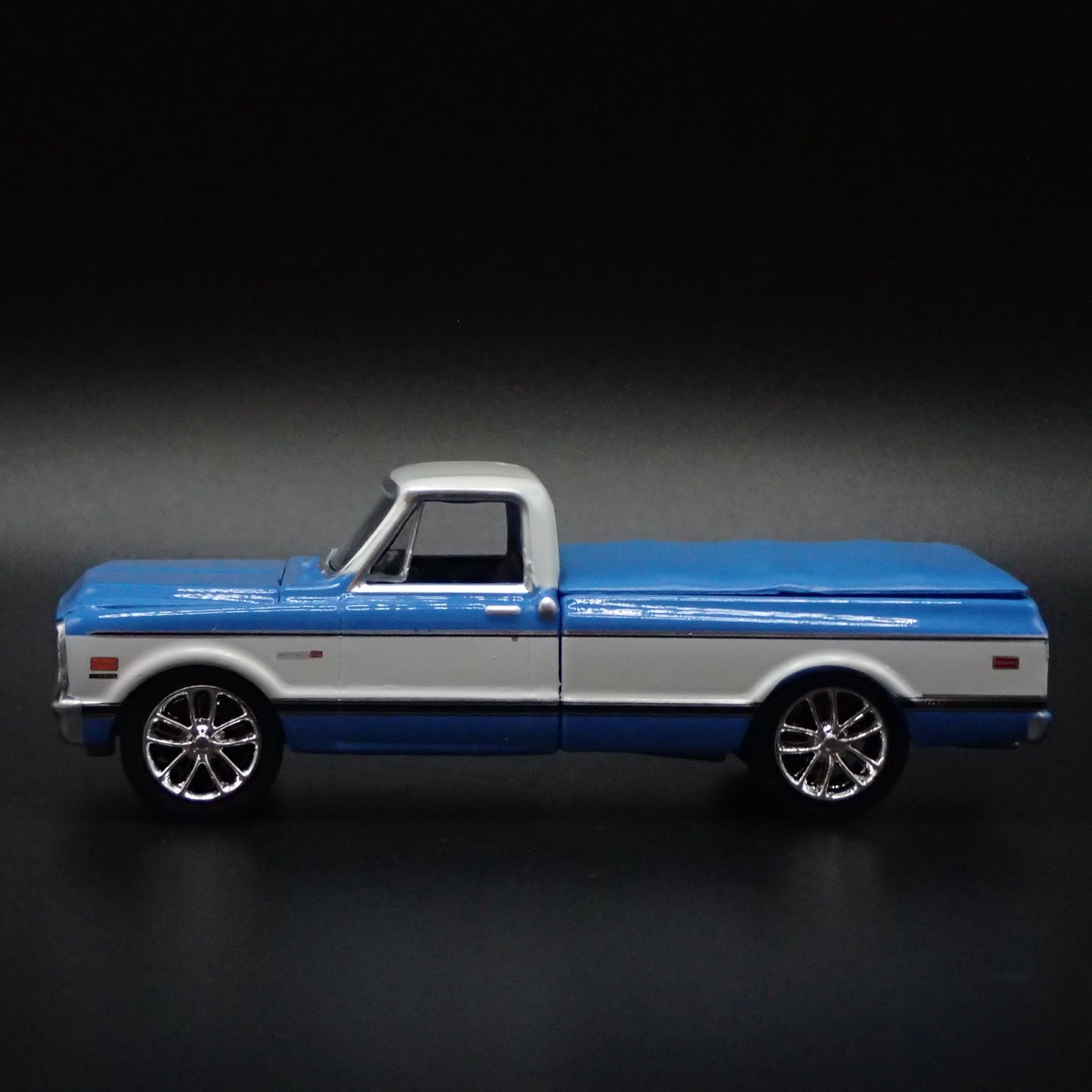 1971 71 CHEVY CHEVROLET C10 PICKUP TRUCK 1/64 SCALE DIORAMA DIECAST MODEL CAR