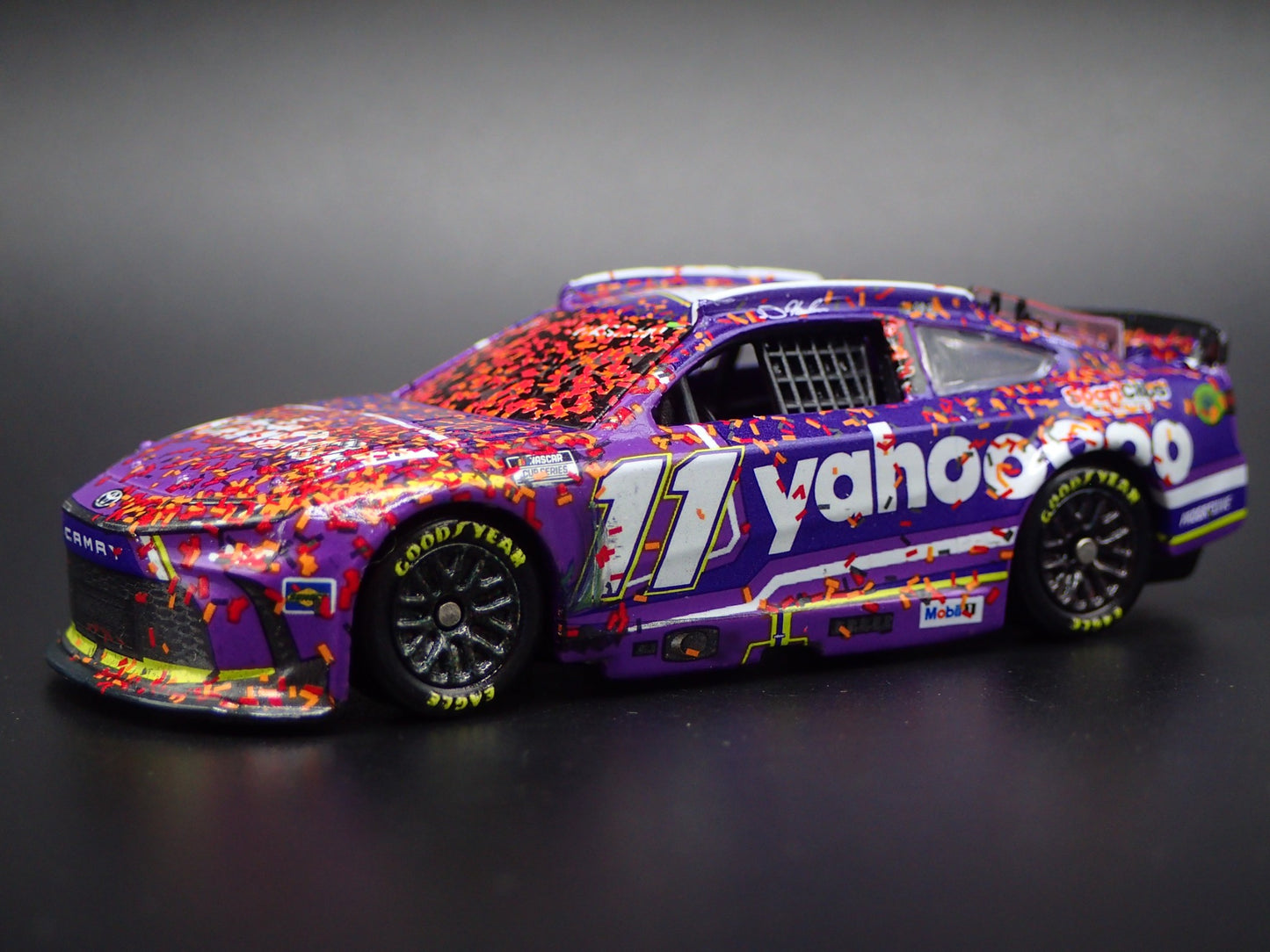 2025 25 TOYOTA CAMRY 11 DENNY HAMLIN YAHOO WIN NASCAR 1:64 SCALE DIECAST CAR