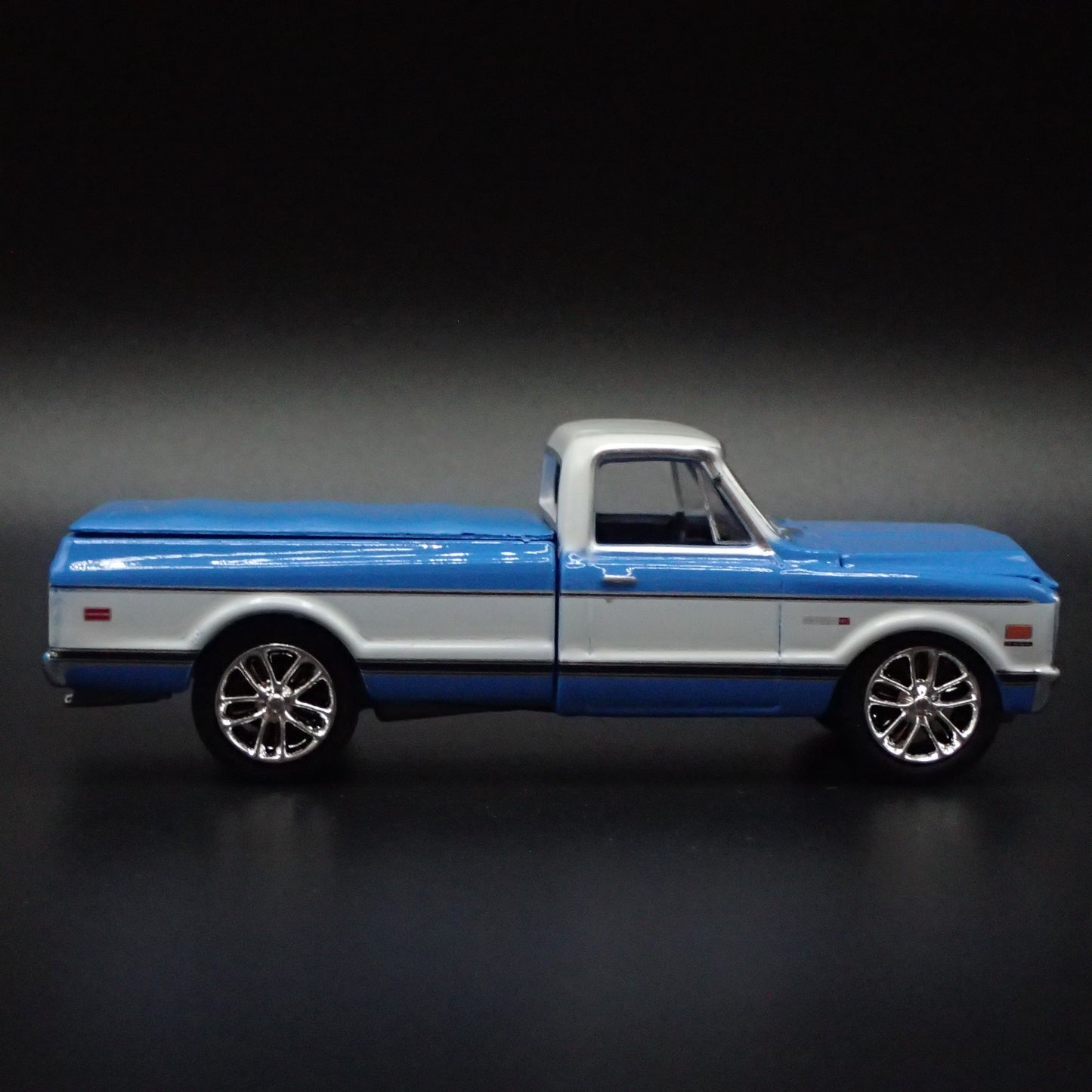 1971 71 CHEVY CHEVROLET C10 PICKUP TRUCK 1/64 SCALE DIORAMA DIECAST MODEL CAR