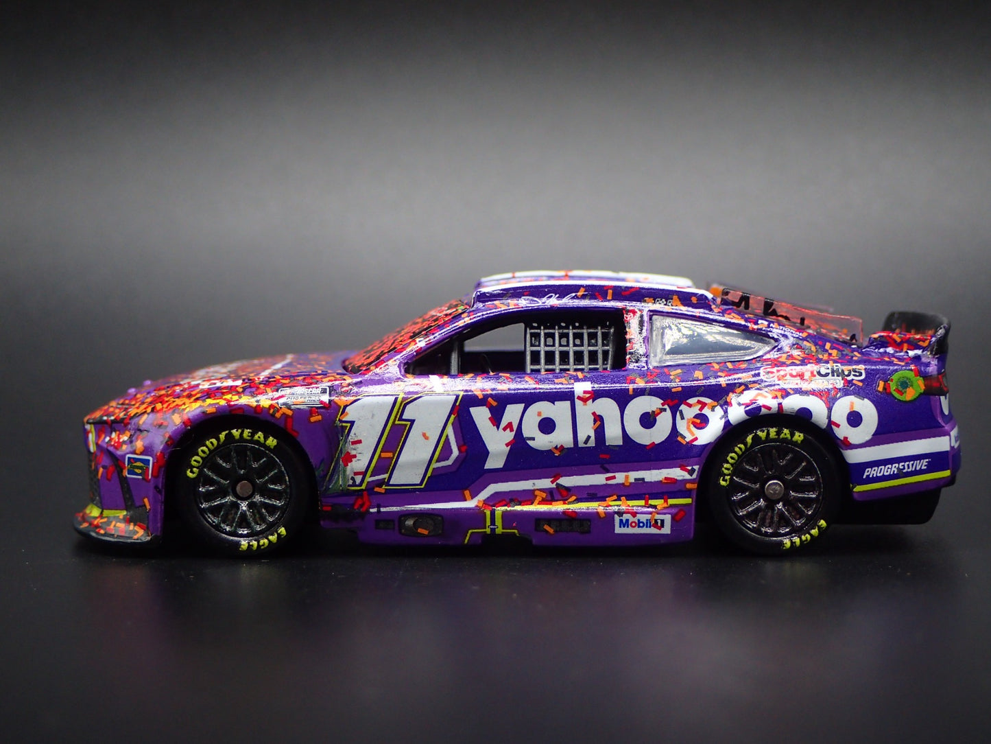 2025 25 TOYOTA CAMRY 11 DENNY HAMLIN YAHOO WIN NASCAR 1:64 SCALE DIECAST CAR
