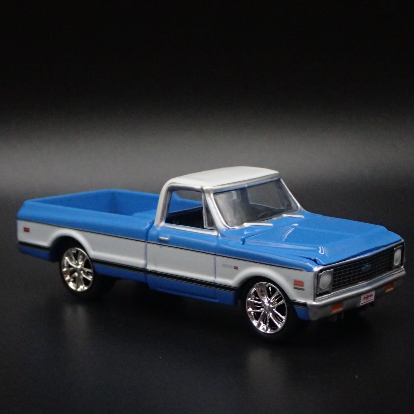 1971 71 CHEVY CHEVROLET C10 PICKUP TRUCK 1/64 SCALE DIORAMA DIECAST MODEL CAR