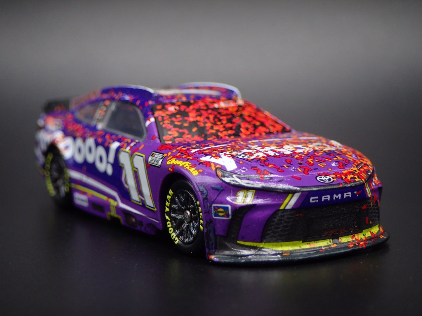 2025 25 TOYOTA CAMRY 11 DENNY HAMLIN YAHOO WIN NASCAR 1:64 SCALE DIECAST CAR