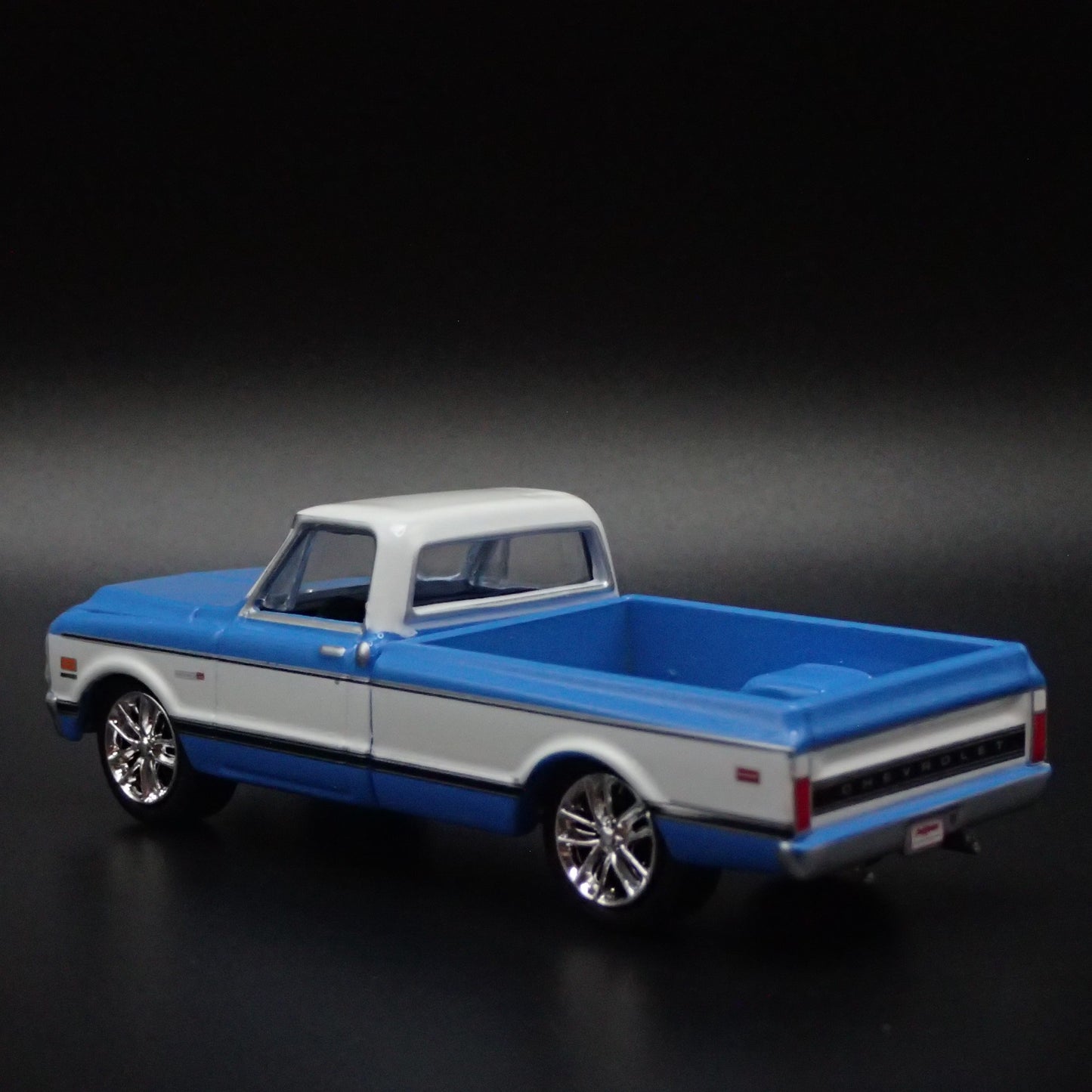 1971 71 CHEVY CHEVROLET C10 PICKUP TRUCK 1/64 SCALE DIORAMA DIECAST MODEL CAR