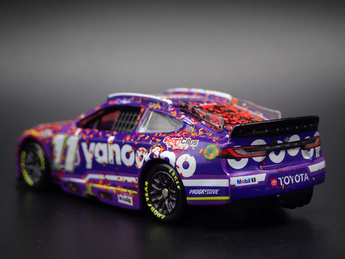 2025 25 TOYOTA CAMRY 11 DENNY HAMLIN YAHOO WIN NASCAR 1:64 SCALE DIECAST CAR