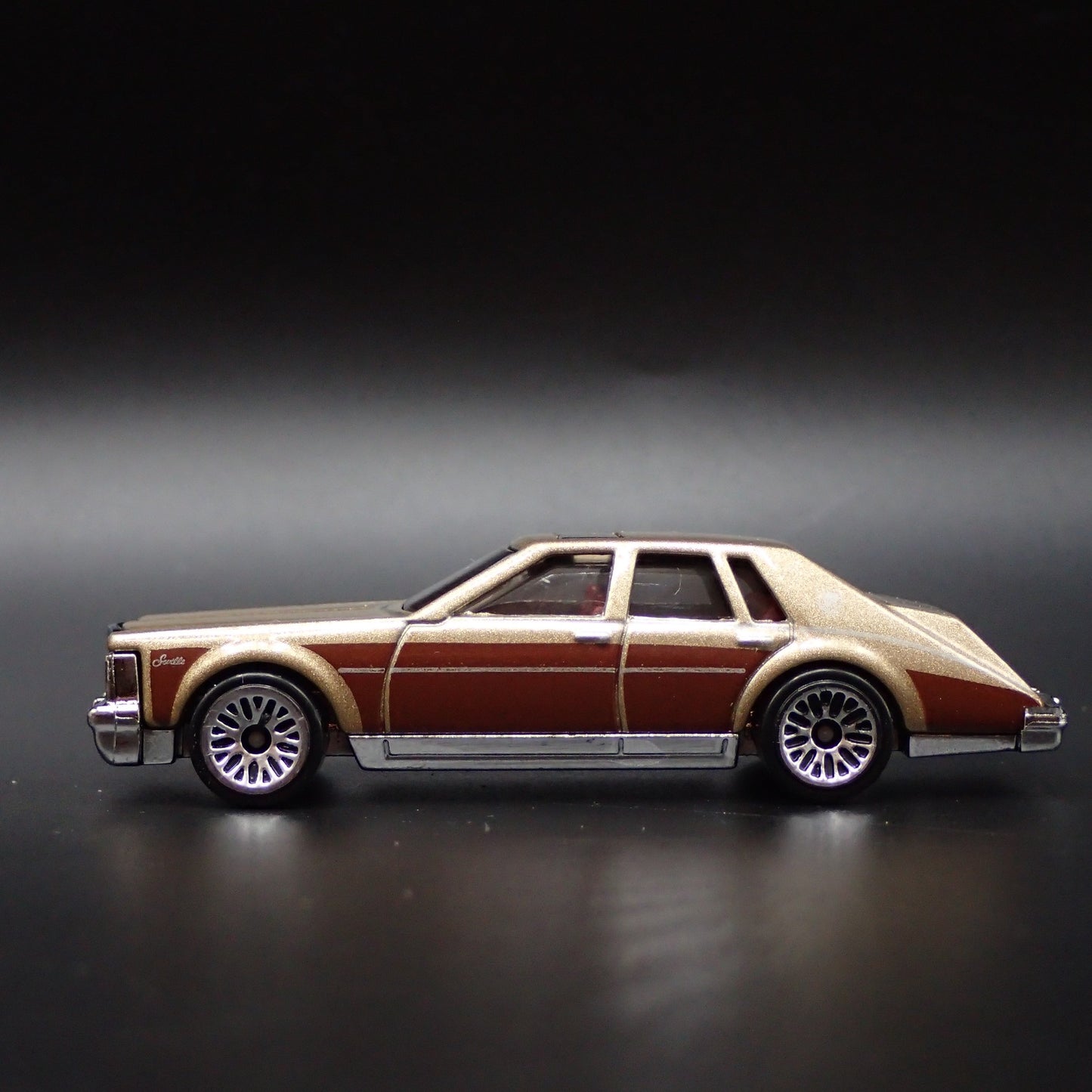 1982 82 CADILLAC CADDY SEVILLE  1:64 SCALE COLLECTIBLE DIORAMA DIECAST MODEL CAR