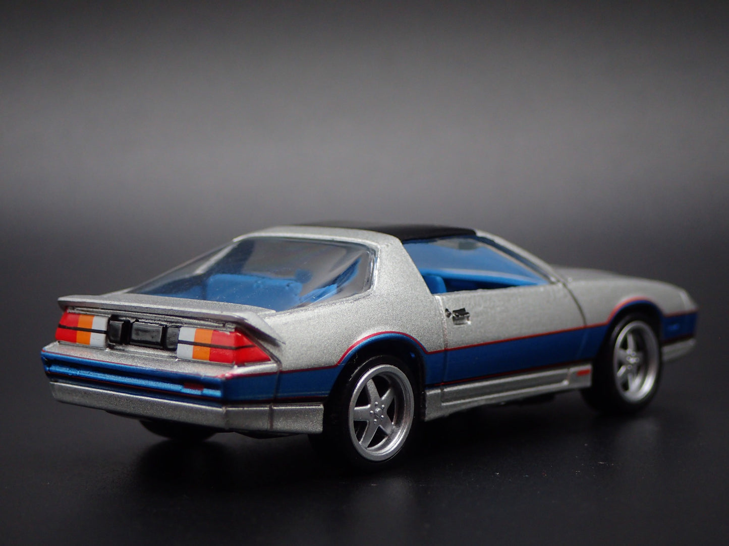 1982 82 CHEVY CHEVROLET CAMARO Z28 SILVER 1:64 SCALE DIORAMA DIECAST MODEL CAR