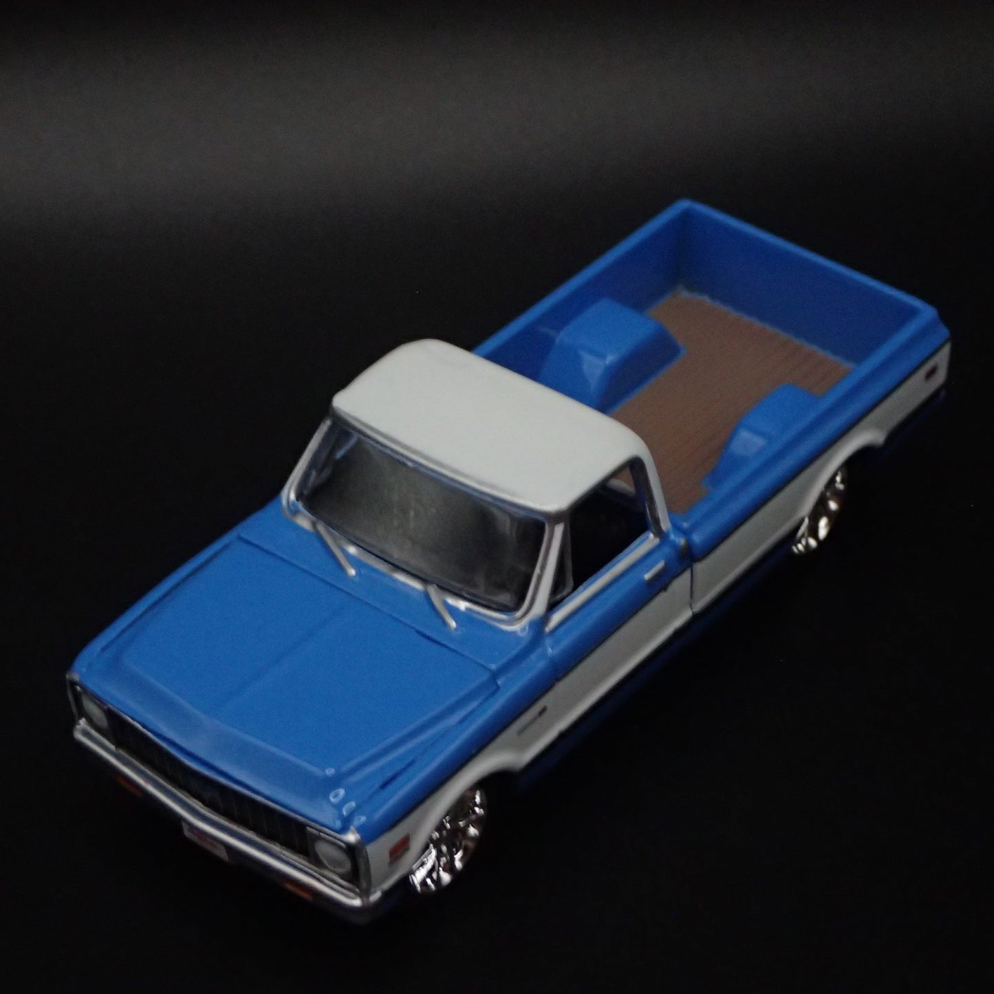 1971 71 CHEVY CHEVROLET C10 PICKUP TRUCK 1/64 SCALE DIORAMA DIECAST MODEL CAR
