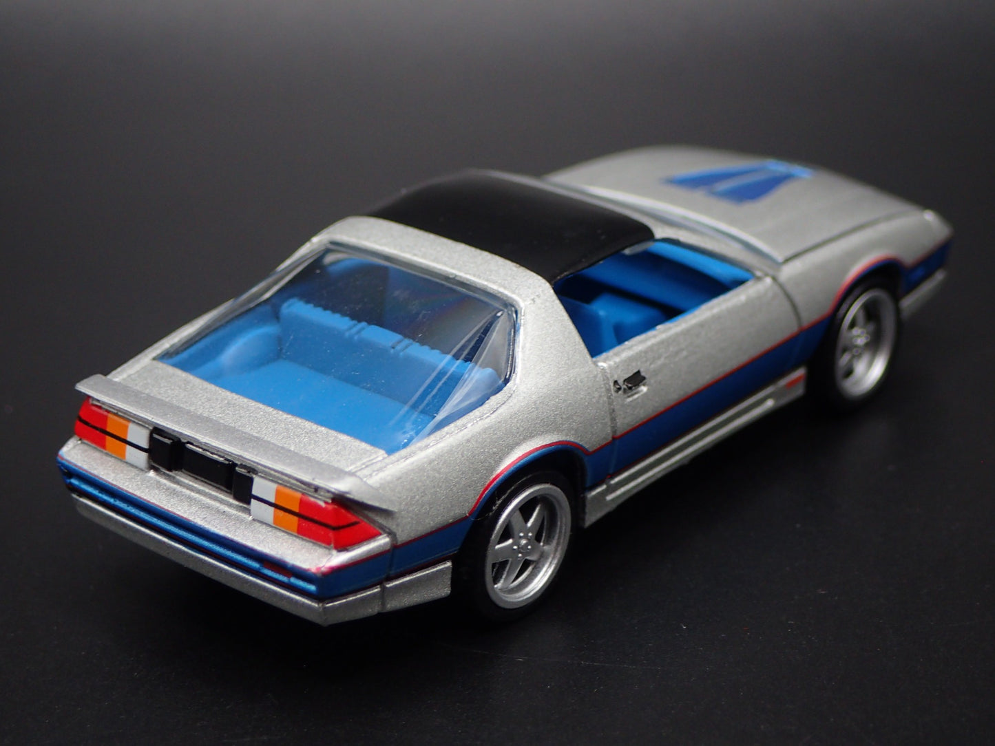 1982 82 CHEVY CHEVROLET CAMARO Z28 SILVER 1:64 SCALE DIORAMA DIECAST MODEL CAR