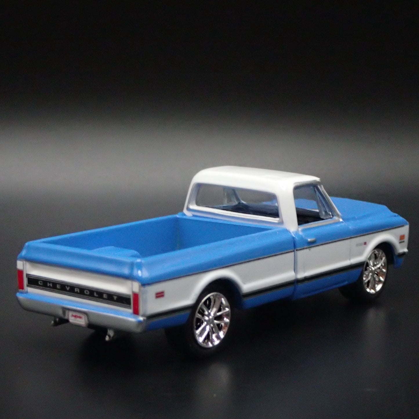 1971 71 CHEVY CHEVROLET C10 PICKUP TRUCK 1/64 SCALE DIORAMA DIECAST MODEL CAR