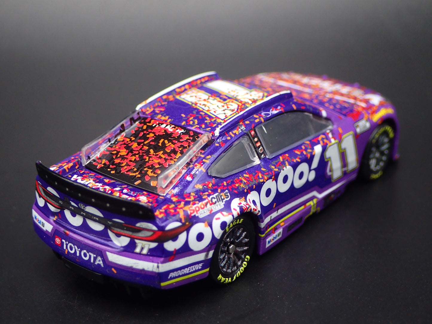2025 25 TOYOTA CAMRY 11 DENNY HAMLIN YAHOO WIN NASCAR 1:64 SCALE DIECAST CAR