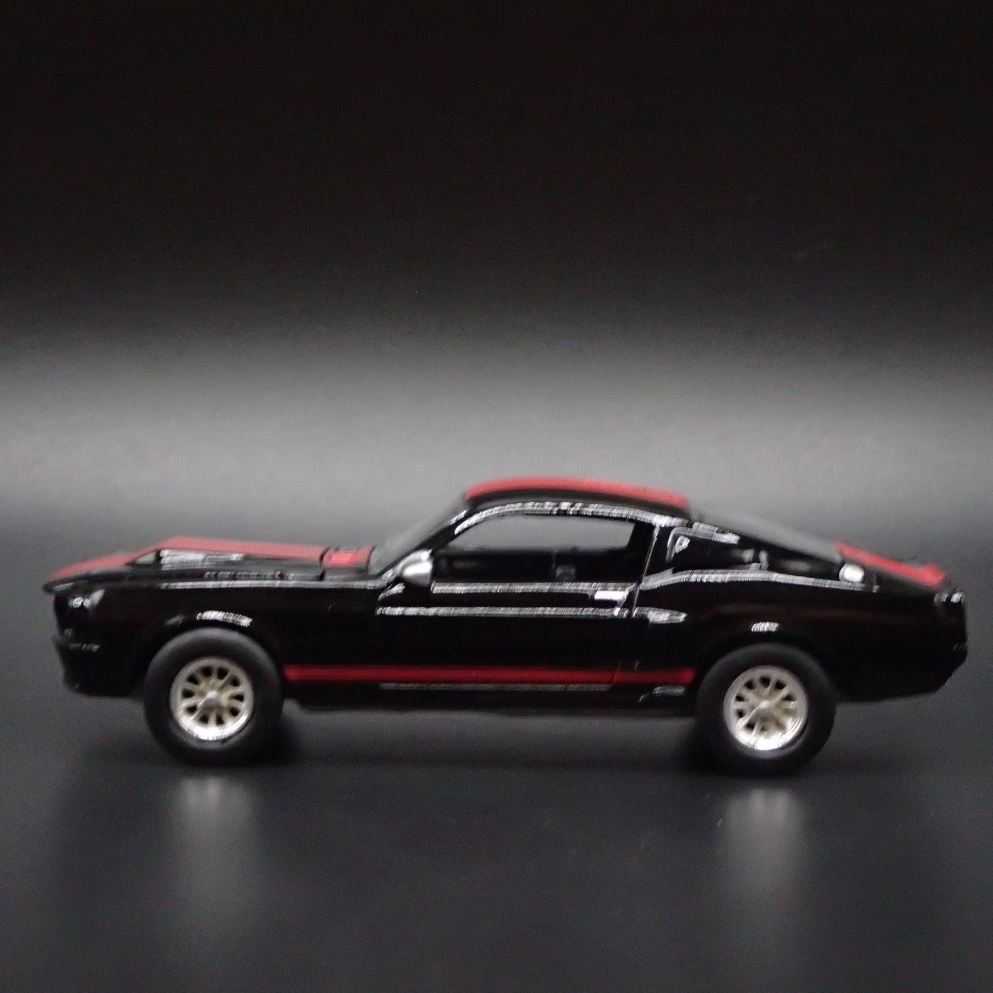 1967 67 FORD MUSTANG ELEANOR 1:64 SCALE COLLECTIBLE DIORAMA DIECAST MODEL CAR